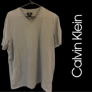 Calvin Klein Men's Dry-Fit lite Gray V-Neck Shirt Large